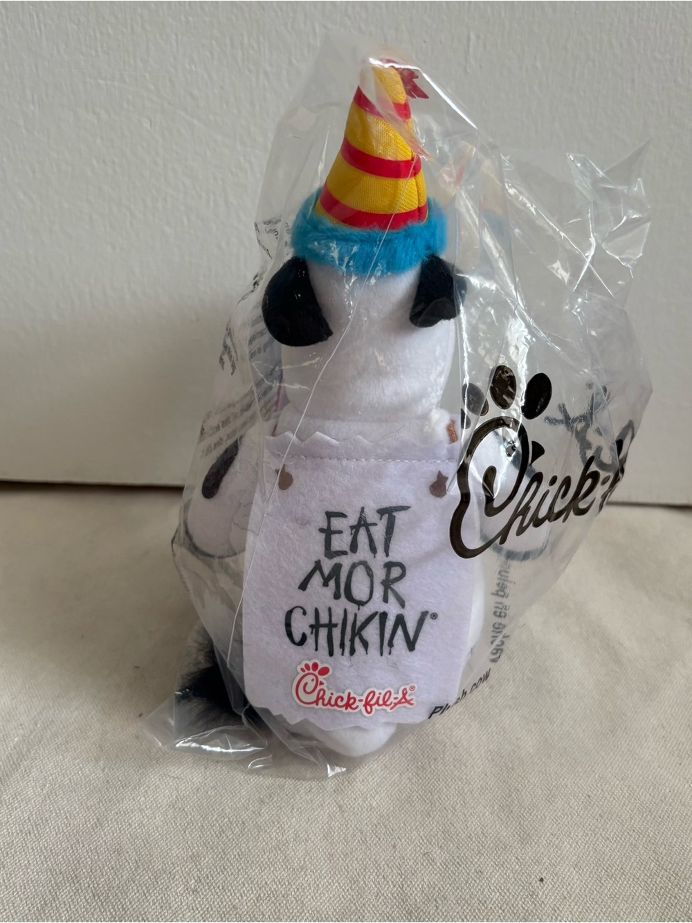 Chick-fil-A Birthday Cow Plush Stuffed Animal Party Hat NIB 2019 - Picture 2 of 3